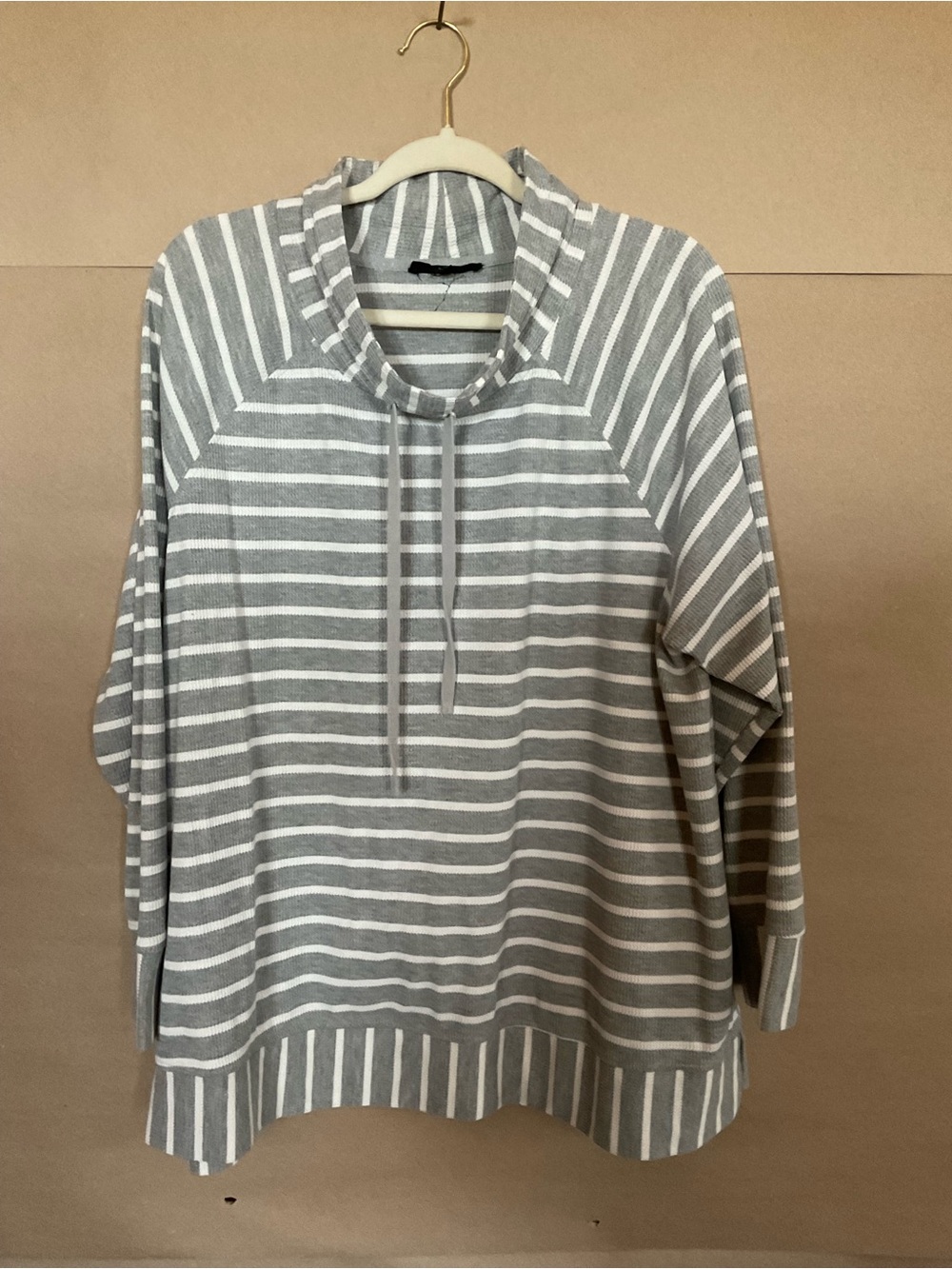 Jane & Delancey Gray & White Striped Pullover Hoodie. Size 2X